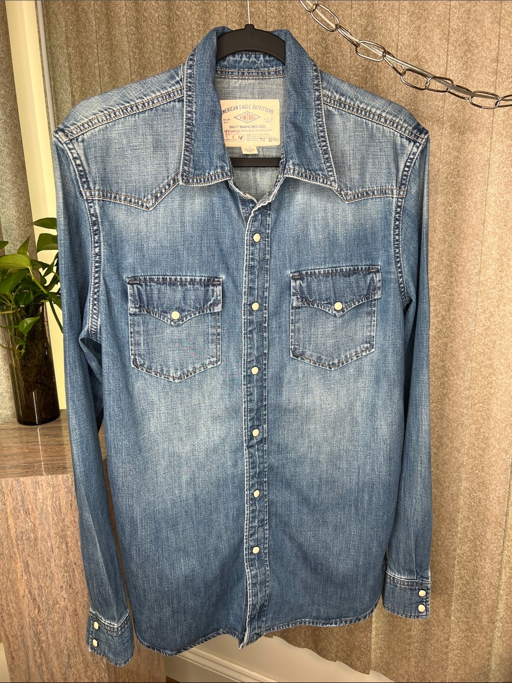 American Eagle Vintage denim shirt with pearl snaps. S-L slim